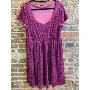 TORRID Magenta Pink/Purple Raise Velvet Floral Print Scoop Neck Cap Sleeve Knee